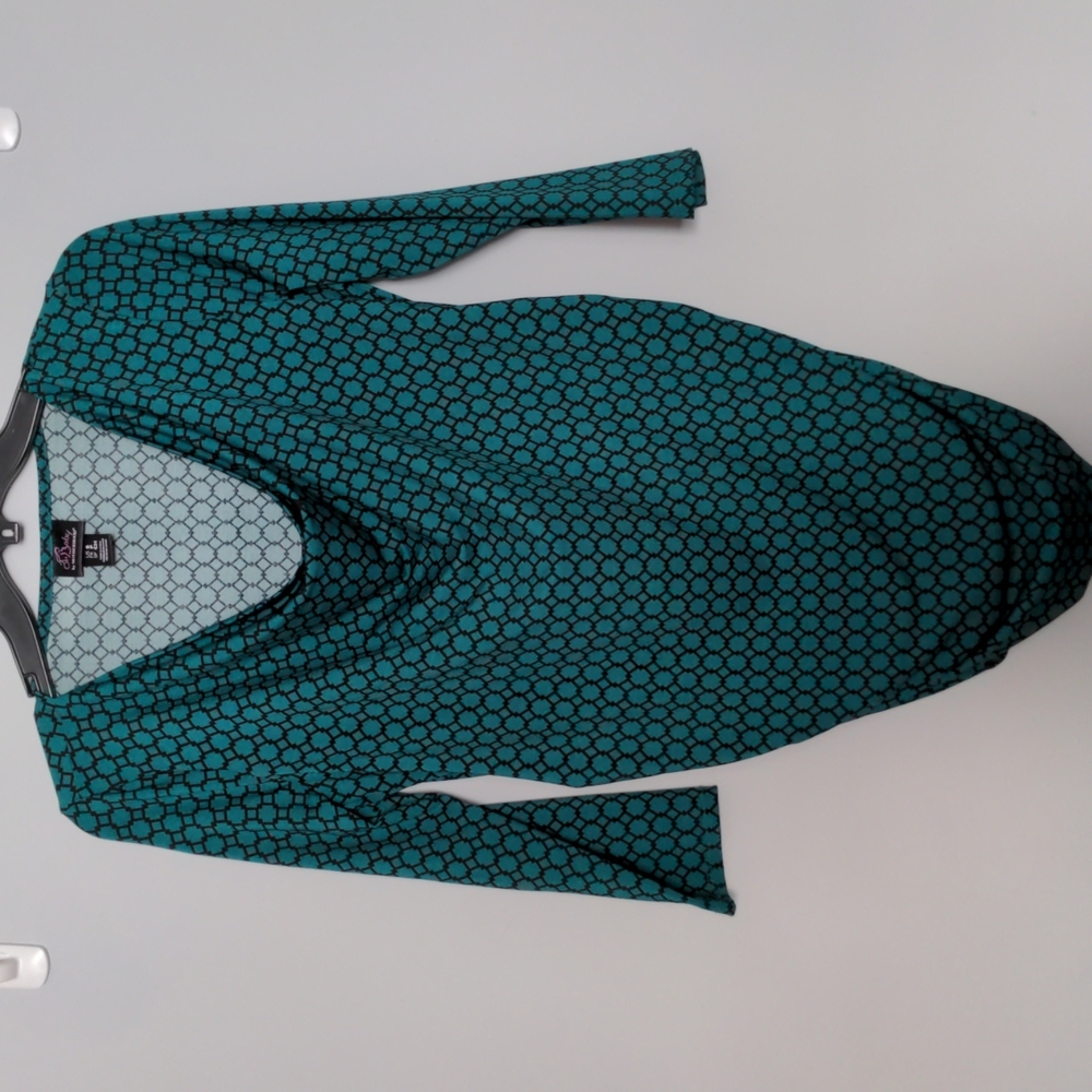 EUC Long Sleeve green and black Maternity Top